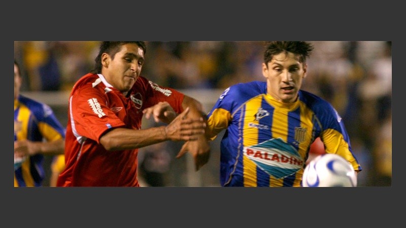 Raldes, referente de una defensa que volvió a fallat (Fotobaires).