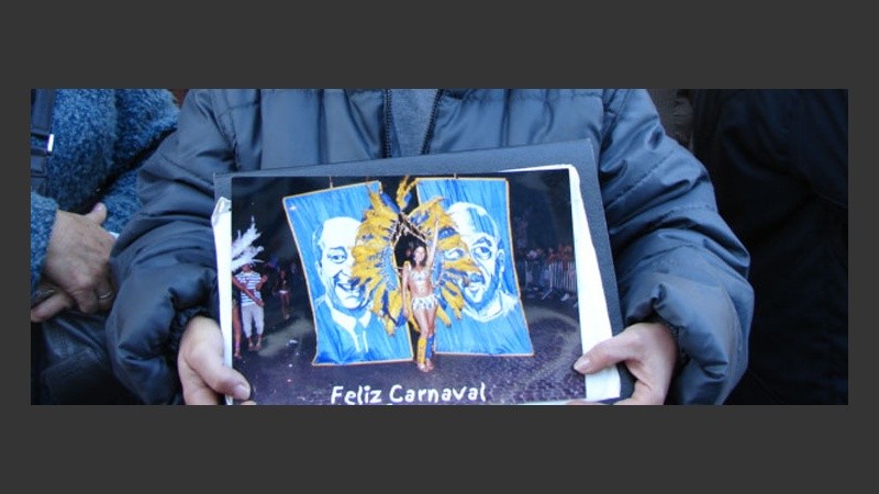 El pequeño cartel de la comparsa Generación Futura, de barrio Las Flores.