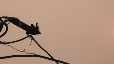 Sol rojo, la previa al eclipse de este martes en el cielo rosarino (P. Pattacini).