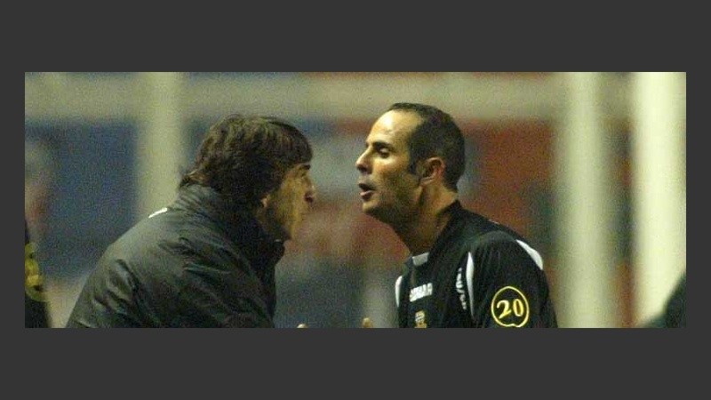 Lunati discute con Costas, DT de Racing, por su polémica actuación (FotoBaires).
