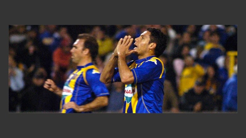 De héroe a villano, el colombiano pateó muy mal el penal (FotoBaires).
