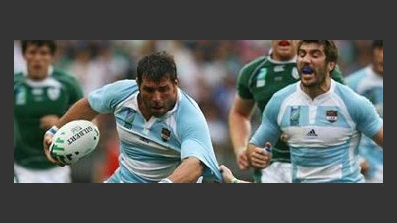 Scelzo escapa de la defensa irlandesa (RugbyWorldCup.com).