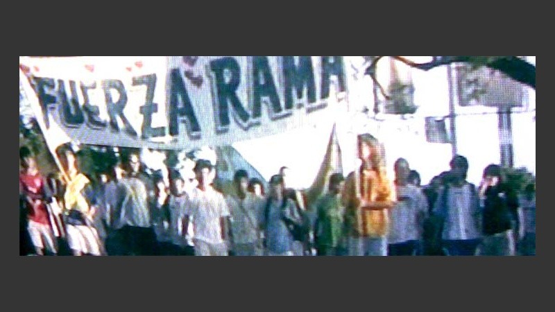 Una larga columna humana caminó para pedir justicia y más seguridad (imagen Telenoche).