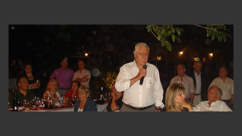 El señor Alberto Gollán ofreció un discurso en el marco de la fiesta.
