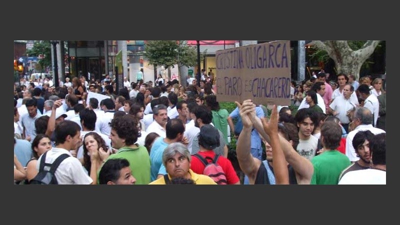 Carteles y pancartas también sirvieron para manifestar el descontento.