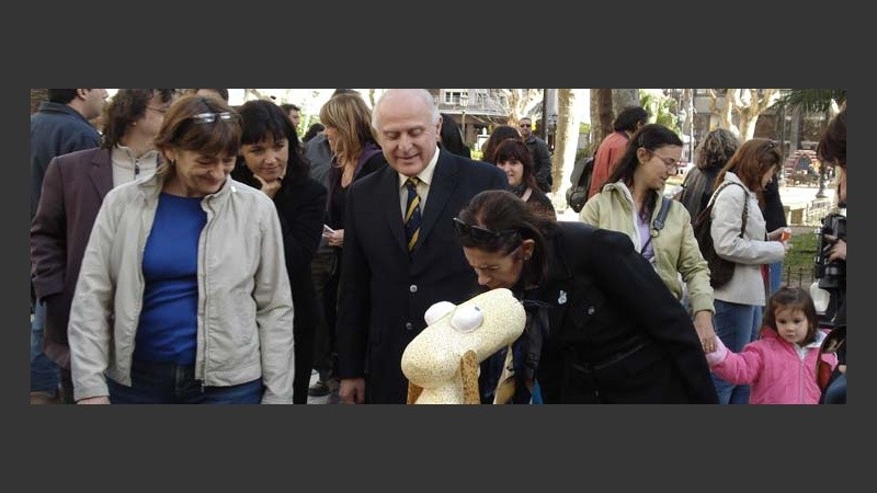 El intendente participó de la inauguración de la muestra.