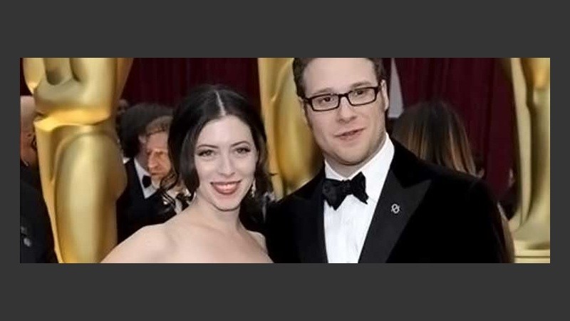 Seth Rogan y su acompañante