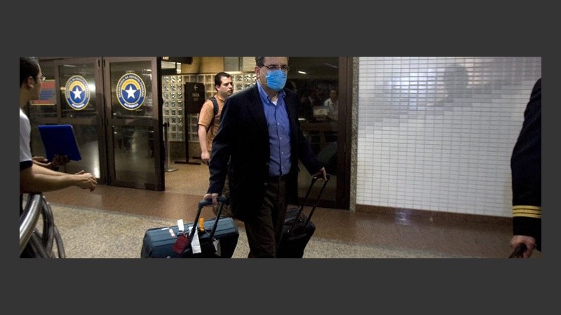 Por la gripe porcina, se reforzaron los controles en los aeropuertos del mundo.