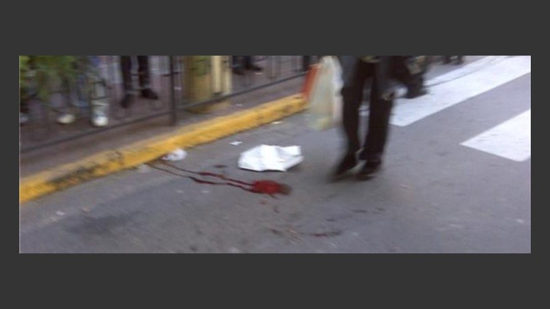 La mujer sufrió traumatismo de cráneo y heridas cortantes en el cuero cabelludo.