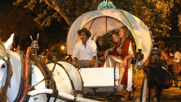 Todas las candidatas hicieron su arribo a bordo de una carroza.