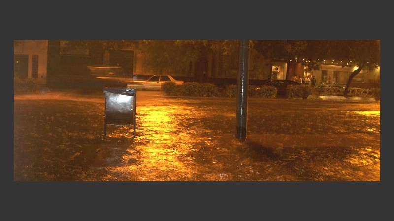 Calles inundadas, una postal que se repite en las últimas semanas.