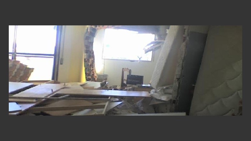 Otra vecina envió una foto del interior del desastre.