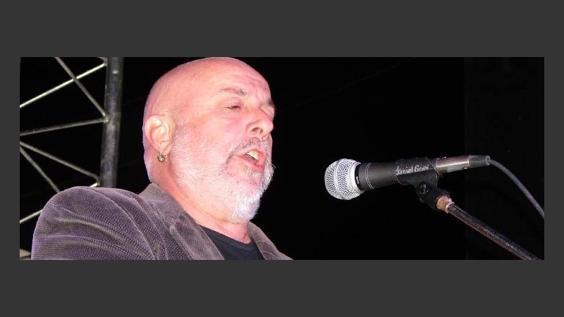 Bablieto cerró la ceremonia entonando el Himno Nacional