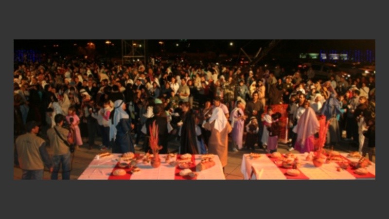 Unas 5000 personas fueron al Patio Cívico del Monumento.