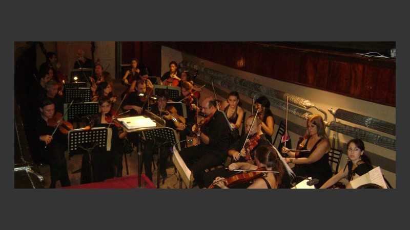 La orquesta a pleno, minutos antes del estreno