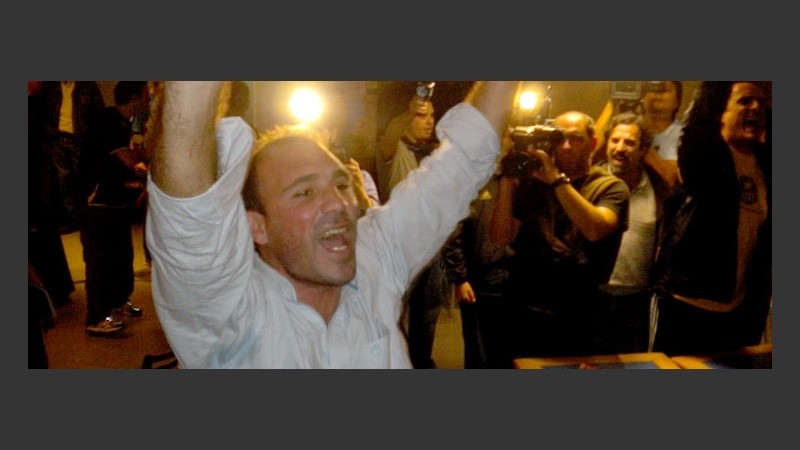 Belloso festeja, es el nuevo manager de Central.