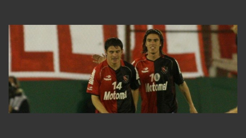 Sperdutti y Formica celebran el 1-1 que convirtió el Gordo.