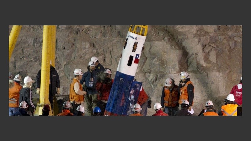 Antes de sacar al primer minero, bajó la cápsula Fénix vacía.