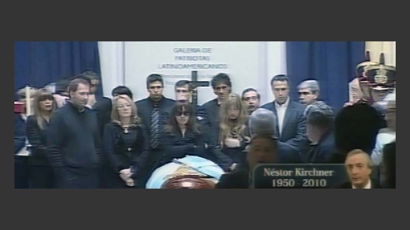 El inicio del velatorio en la Casa Rosada, todavía sin la presidenta.