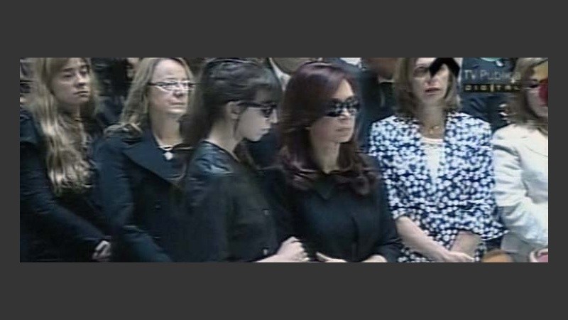 La presidenta y sus hijos llegaron al velatorio en la Casa Rosada