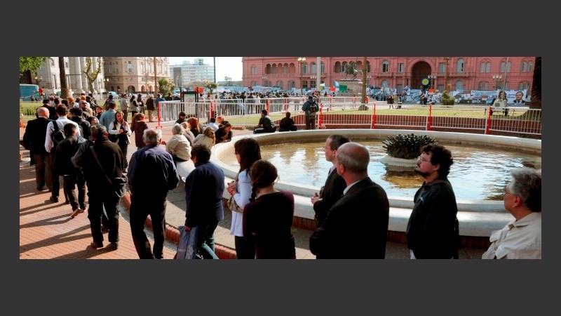 El desfile sin fin. La gente que esperaba para darle el último adiós a Kirchner.