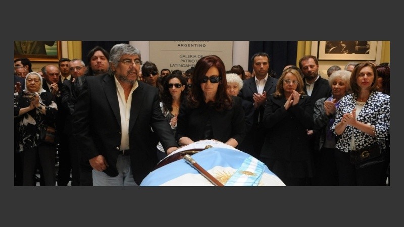 Hugo Moyano, uno de los presentes para saludar a Kirchner.