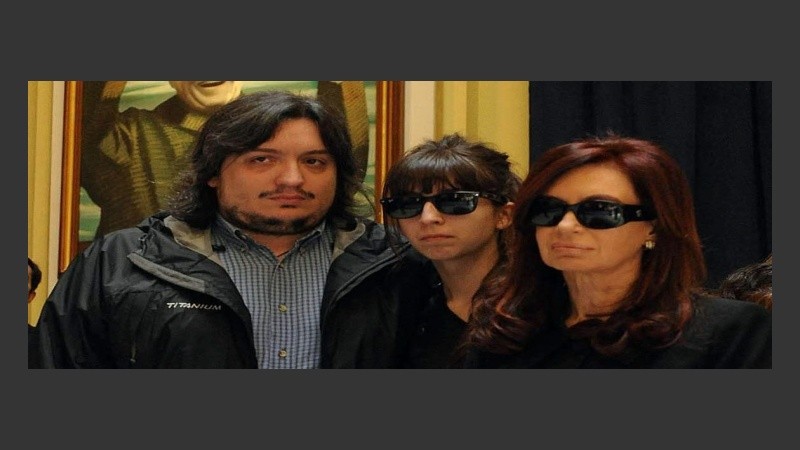 Cristina y sus hijos con dolor por la muerte de Néstor Kirchner.