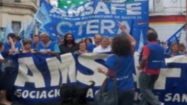 Los docentes realizaron varios pedidos al gobierno para reabrir la paritaria.