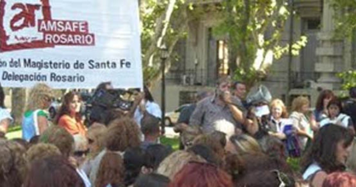 Los docentes de Rosario rechazaron la oferta salarial del gobierno ...
