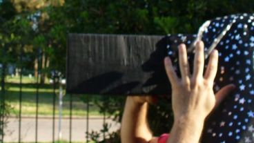 Una caja negra para trabajar y reconocer cómo funciona la luz.