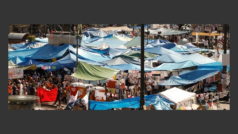 El acampe cumplirá una semana.