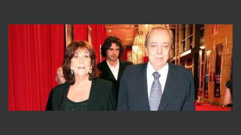 El conductor y su esposa, en la entrega de los Martín Fierro de 2006.