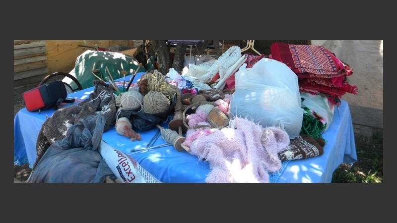 Algunos de los productos tejidos, elaborados con lana artesanal. 