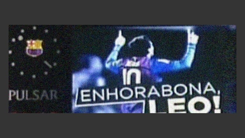 Felicitaciones para Leo en la pantalla gigante consumado el récord.