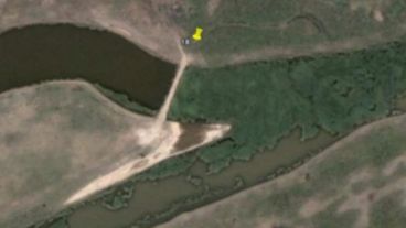 El corte de un curso de agua registrado hace cuatro años en imágenes satelitales.