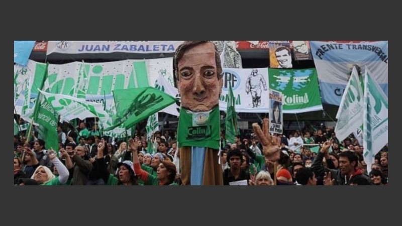 El homenaje a Néstor de Colina, el grupo de Alicia Kirchner.  