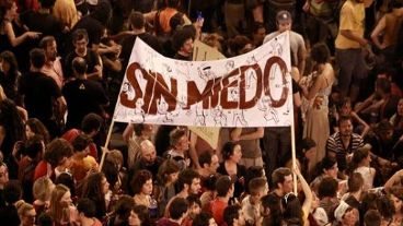 Los militantes españoles volvieron a reclamar: "Pueblo, despierta, se acabó la siesta".