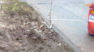 El pozo cada vez más profundo por las intensas lluvias.