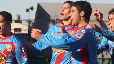 El festejo del gol de Lisandro López, que abrió el camino.