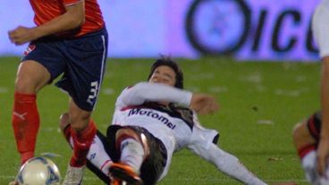 Mucha pelea en el medio y pocas llegadas en el Parque.