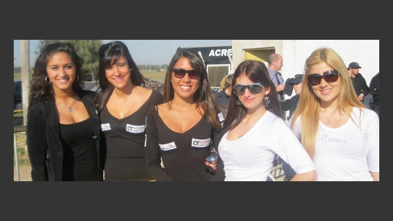 Autos y chicas, la locura de los rosarinos.