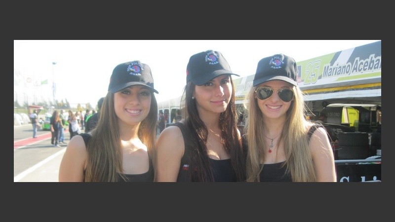 Autos y chicas, la locura de los rosarinos.