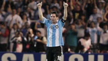 Velocidad en el primero y magia en el tercero; Messi se ganó a la gente.