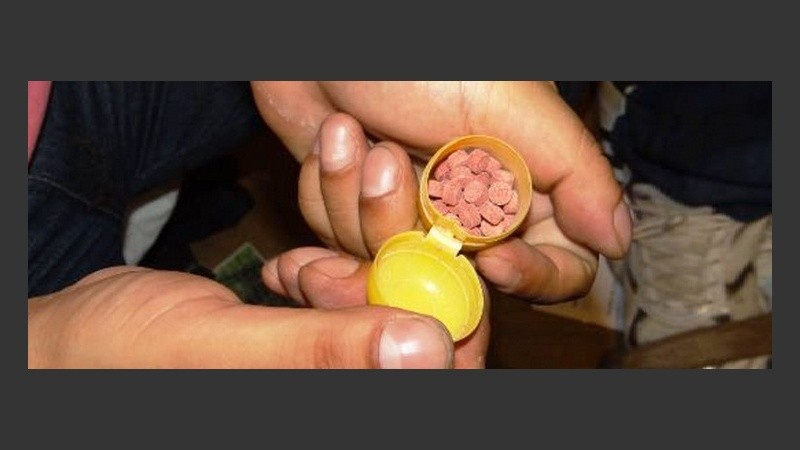 Pastillas de éxtasis dentro de cápsulas.
