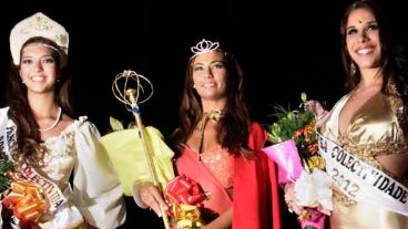 La reina y las princesas de la edición 2012 de la popular fiesta.