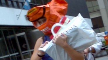 Barbijos y máscaras para todos en la ciudad de Buenos Aires.