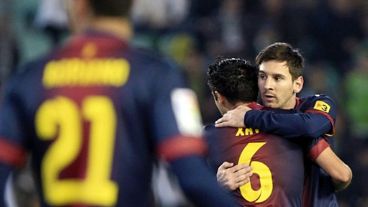 La Pulga en el festejo del primer gol de este domingo.