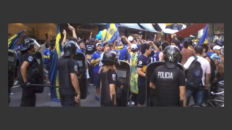 Simpatizantes xeneizes festejaron pero se cruzaron con los leprosos.