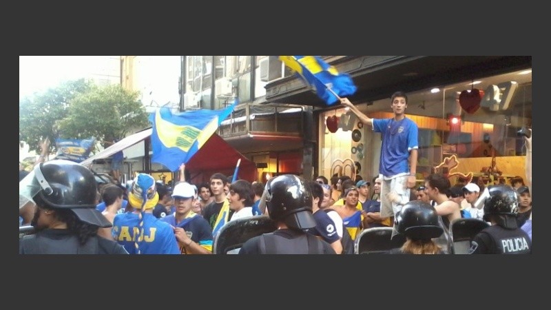 Simpatizantes xeneizes festejaron pero se cruzaron con los leprosos.