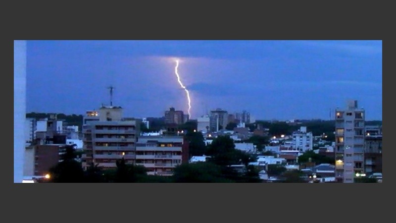 Amanecer ruidoso en Rosario. 